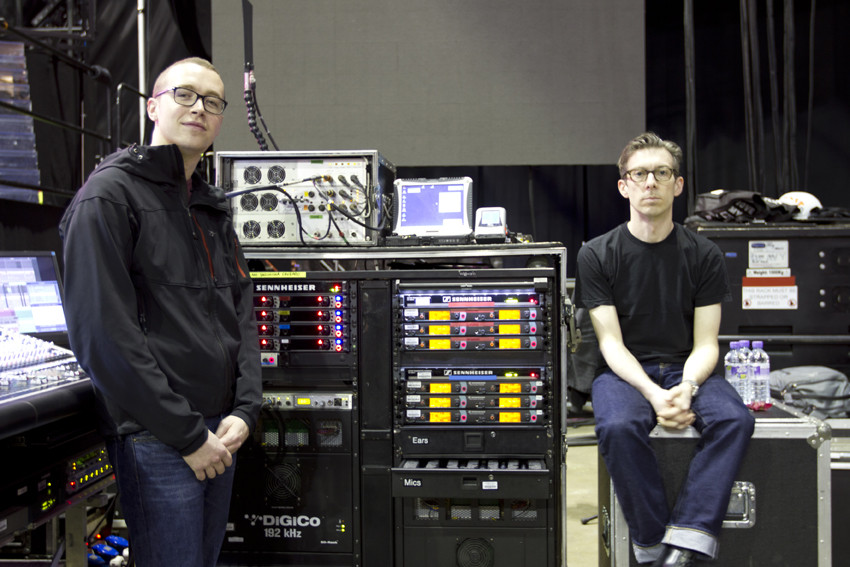 Monitor-Engineer Daniel Kent und FoH-Engineer Matthew Kettle (Foto: Richard Minter)