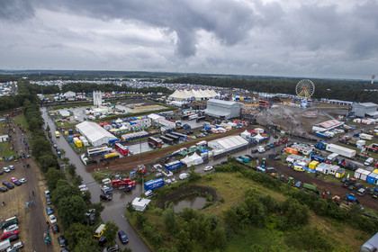 Über den Wolken - Fotos: Impressionen vom Sonntag auf dem Deichbrand Festival 2015 in Cuxhaven 